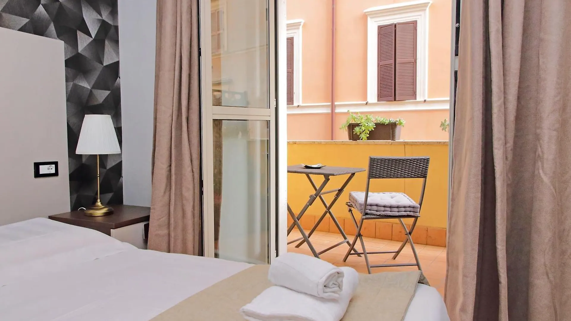 Roma Suite Centro 2*, Rome